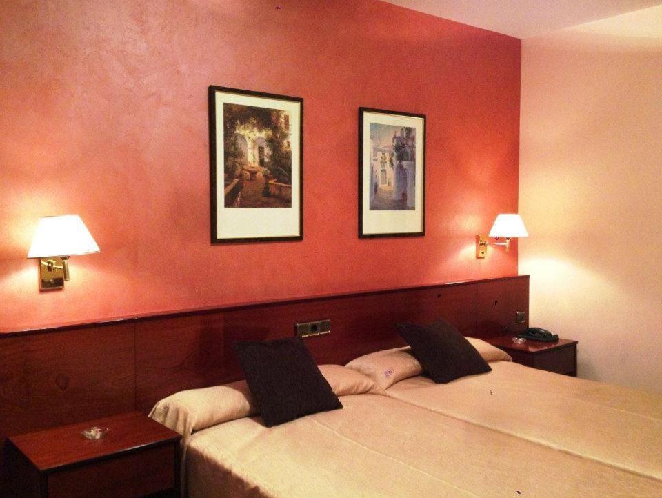 Hotel La Seu La Seu d'Urgell Quarto foto
